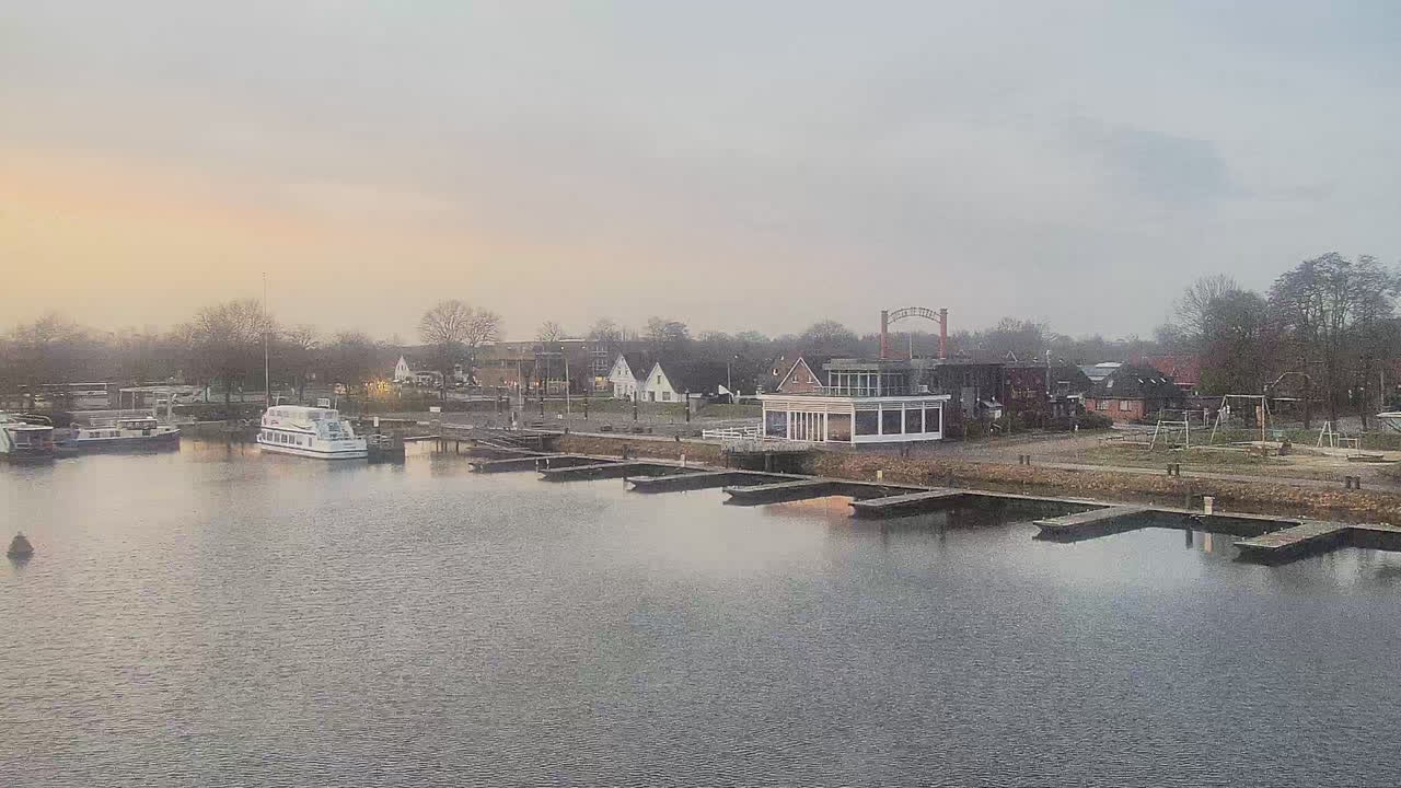 Archived image Webcam Barßel at the boat harbour