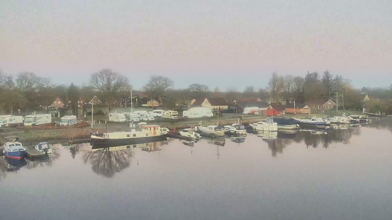Archived image Webcam Barßel at the boat harbour