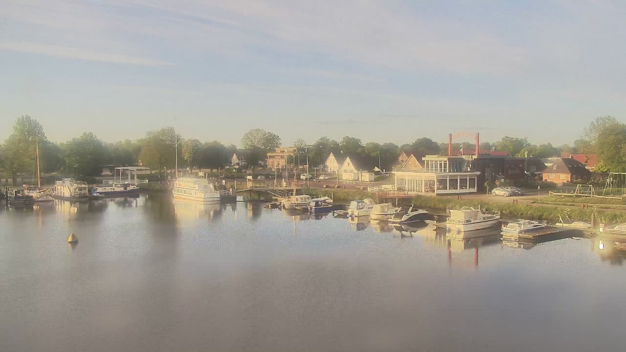 Archived image Webcam Barßel at the boat harbour