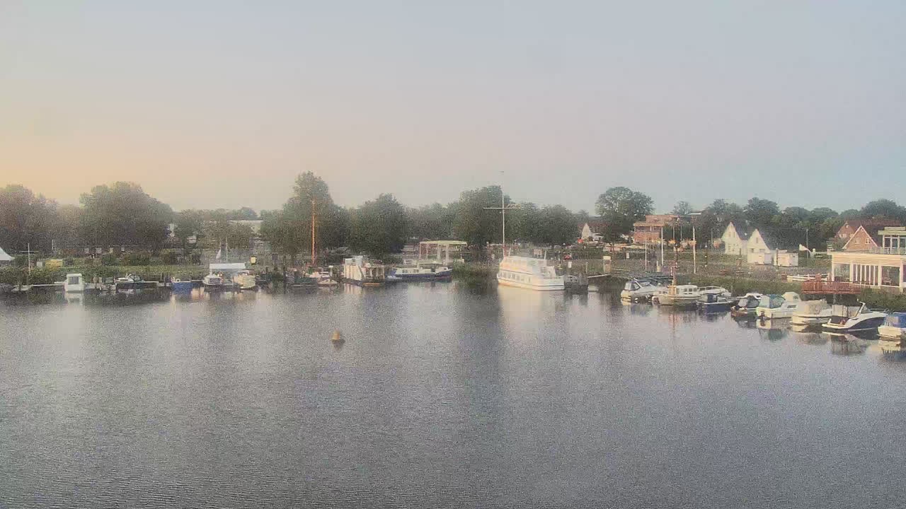 Archived image Webcam Barßel at the boat harbour