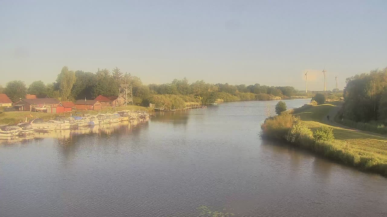 Archived image Webcam Barßel at the boat harbour