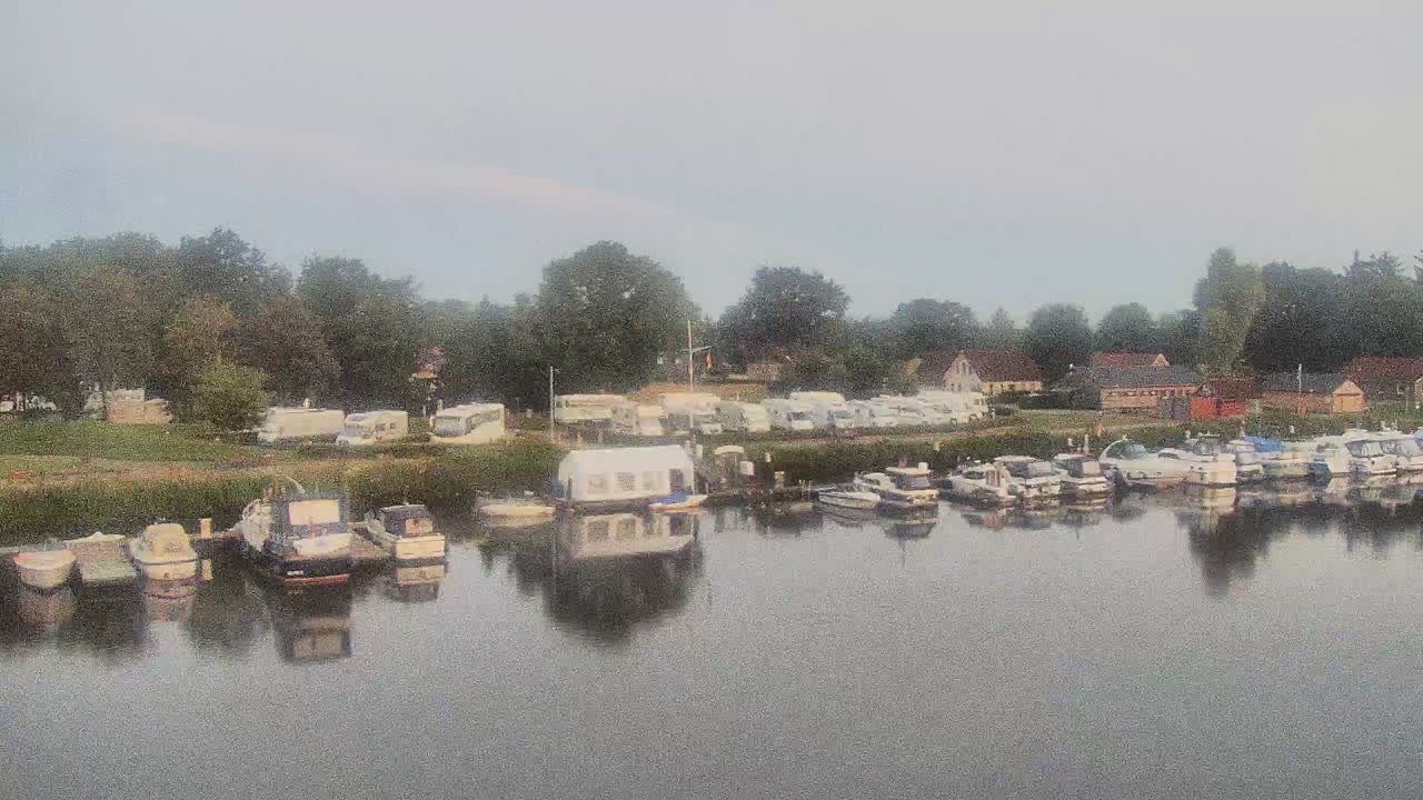 Archived image Webcam Barßel at the boat harbour