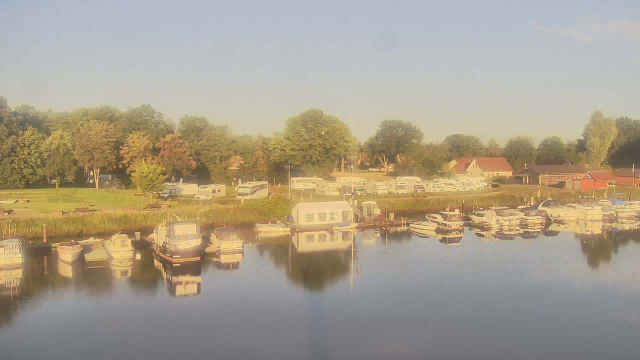Archived image Webcam Barßel at the boat harbour