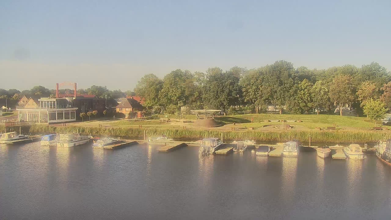 Archived image Webcam Barßel at the boat harbour