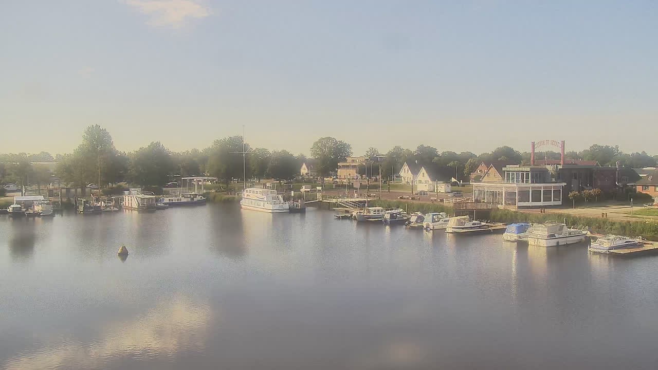 Archived image Webcam Barßel at the boat harbour