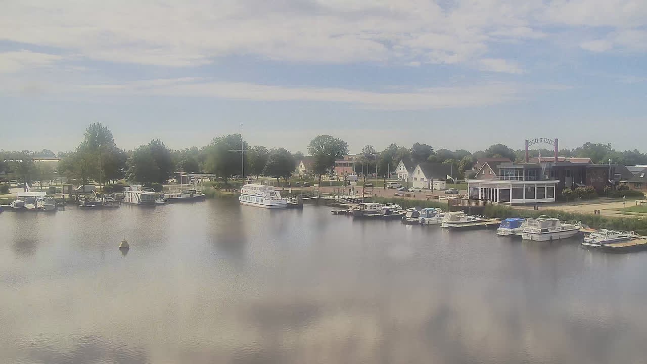 Archived image Webcam Barßel at the boat harbour