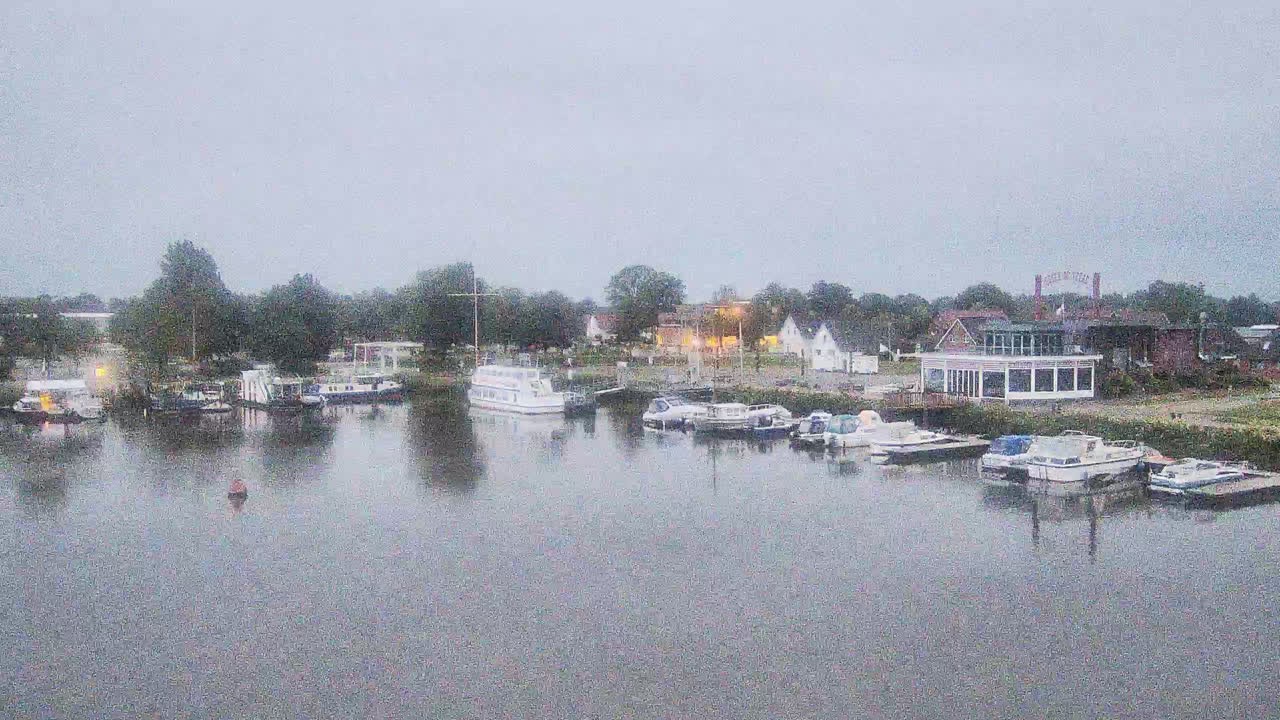 Archived image Webcam Barßel at the boat harbour