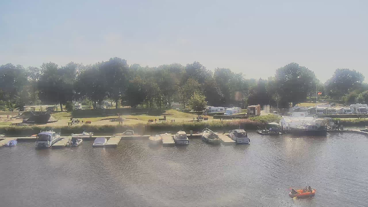 Archived image Webcam Barßel at the boat harbour