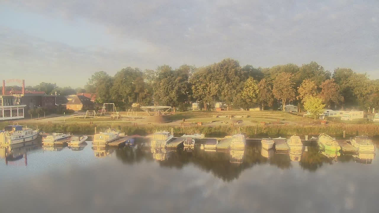 Archived image Webcam Barßel at the boat harbour