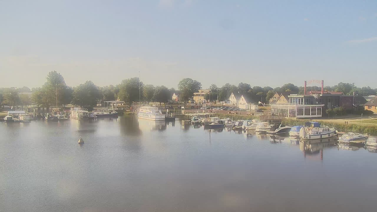 Archived image Webcam Barßel at the boat harbour