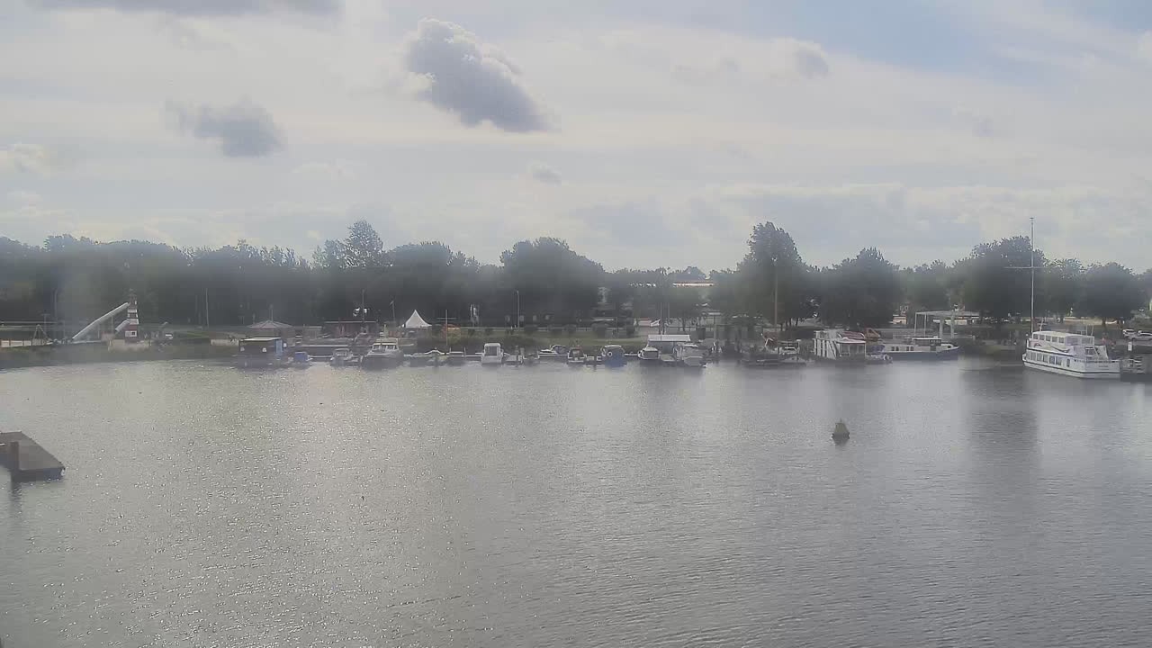 Archived image Webcam Barßel at the boat harbour