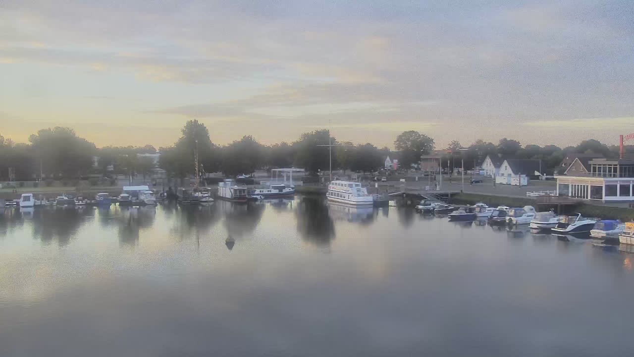 Archived image Webcam Barßel at the boat harbour