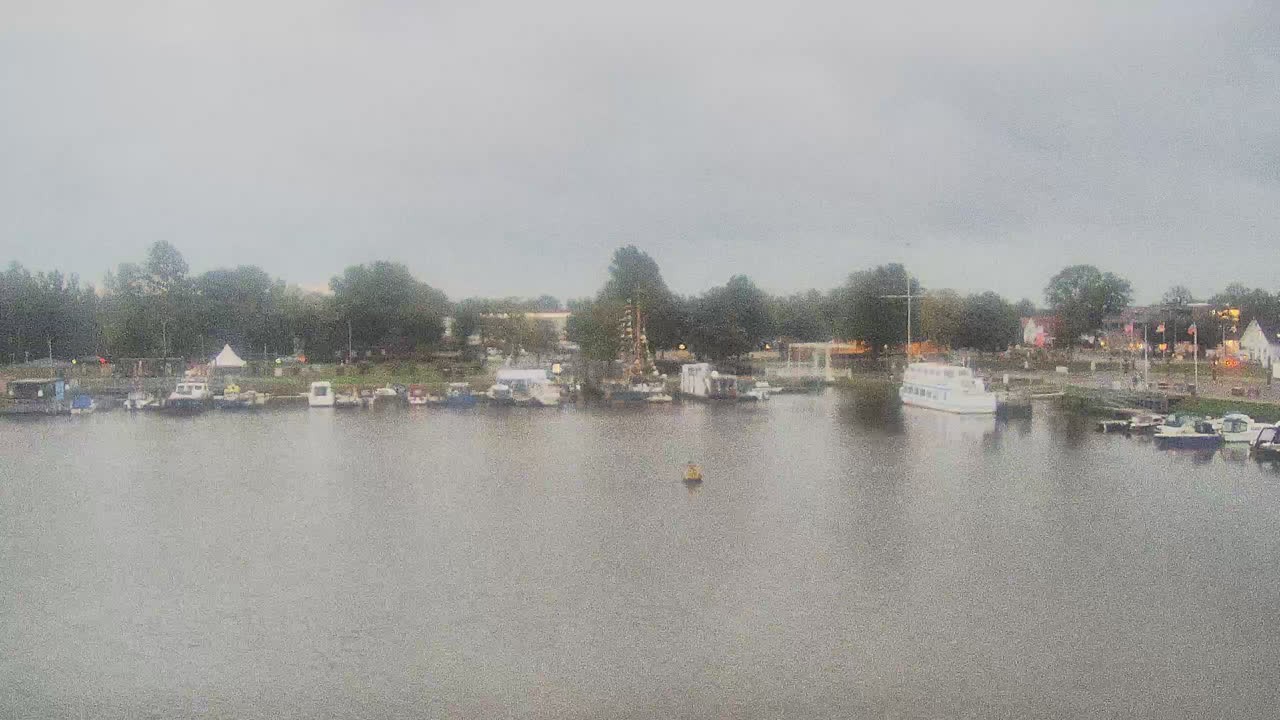 Archived image Webcam Barßel at the boat harbour