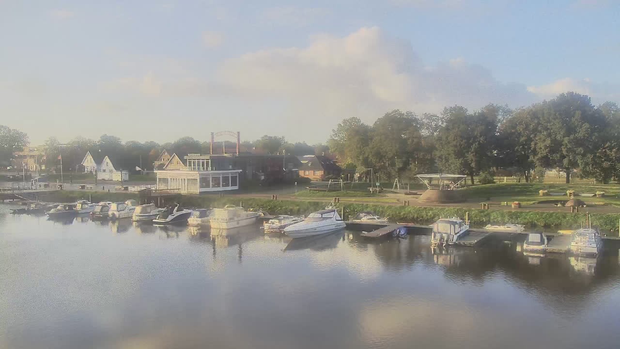 Archived image Webcam Barßel at the boat harbour