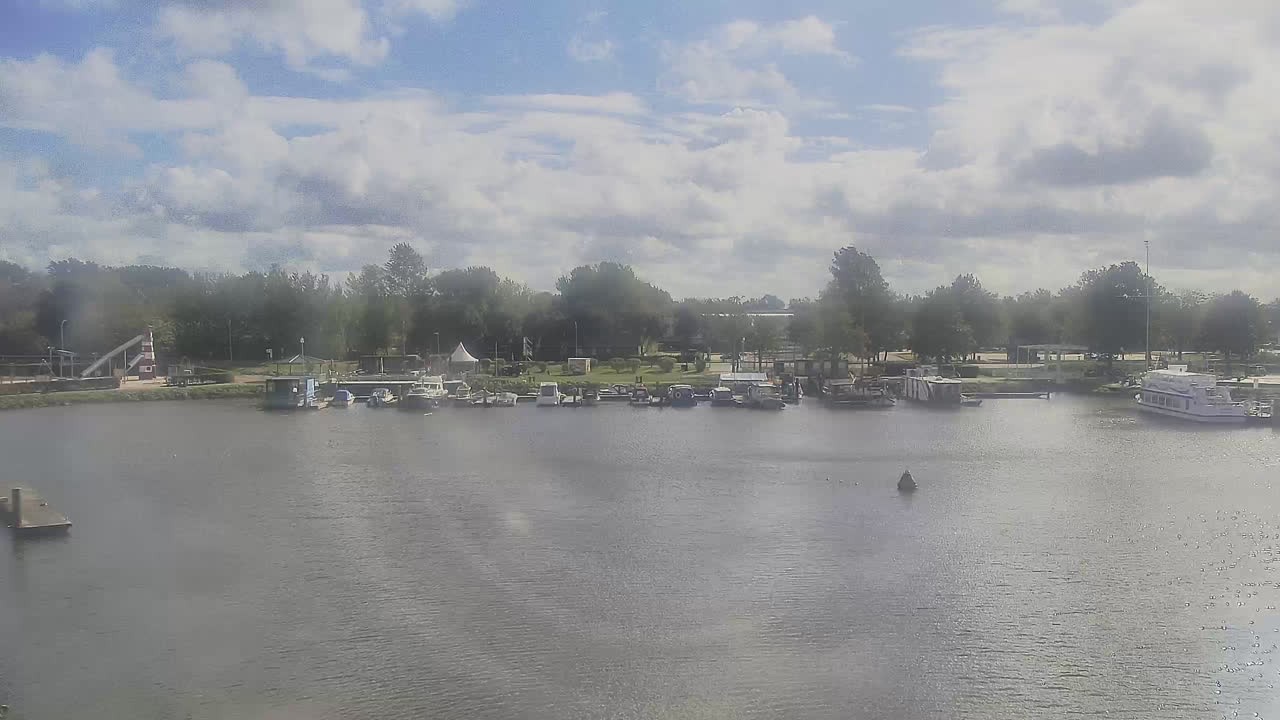 Archived image Webcam Barßel at the boat harbour
