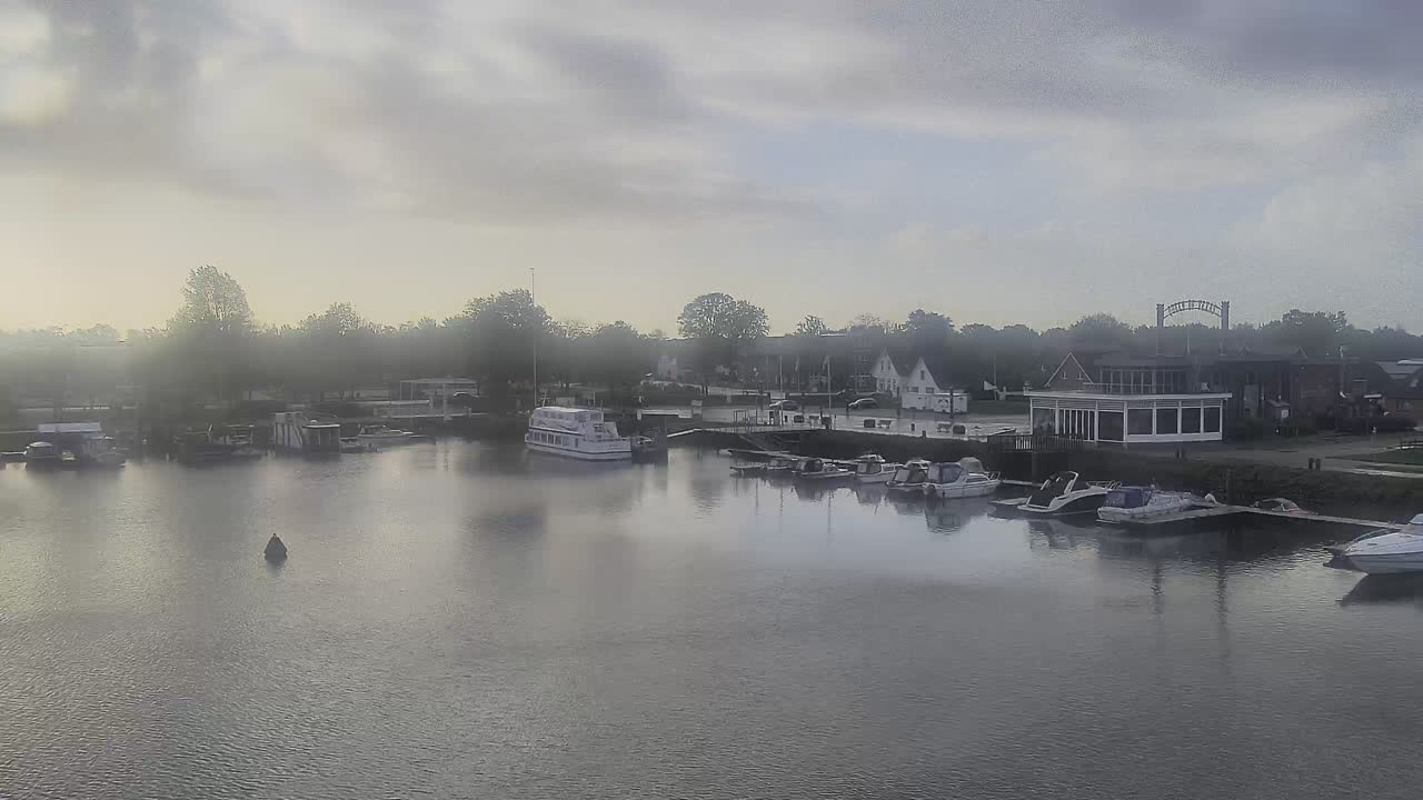 Archived image Webcam Barßel at the boat harbour