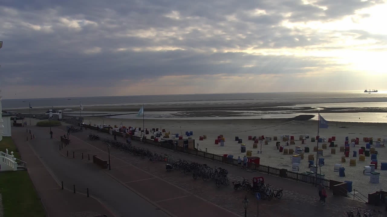 Archived image Webcam Borkum: Guest House Victoria