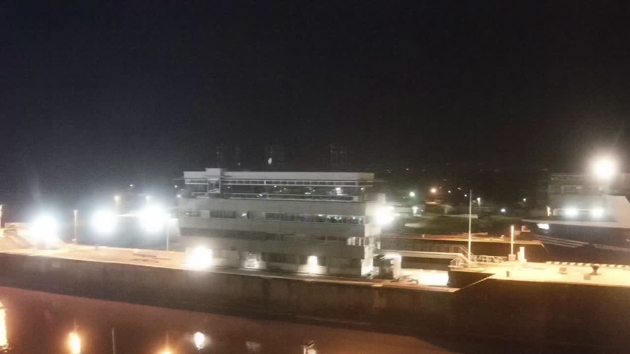 Archived image Webcam Brunsbüttel: Lock chambers on the Kiel Canal