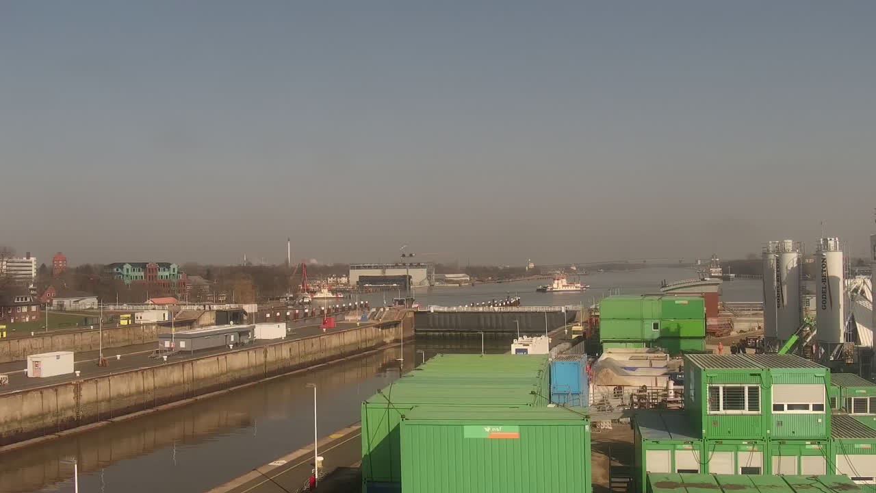 Archived image Webcam Brunsbüttel: Lock chambers on the Kiel Canal