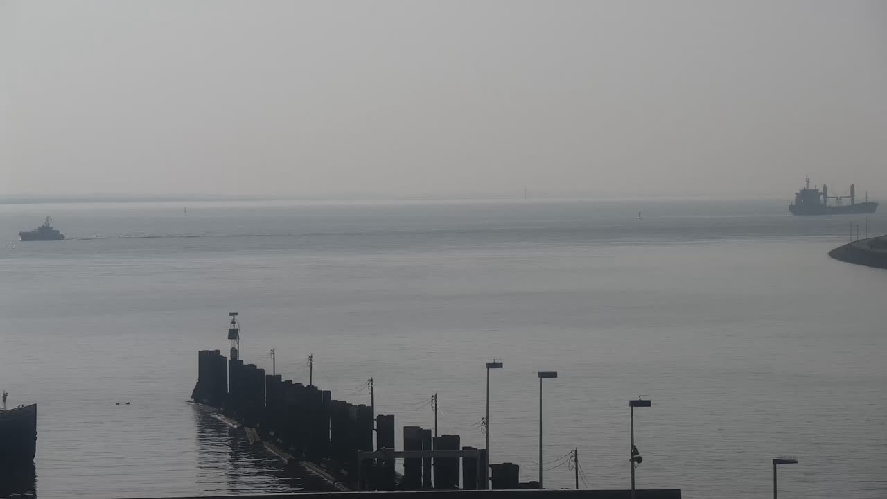 Archived image Webcam Brunsbüttel: Lock chambers on the Kiel Canal