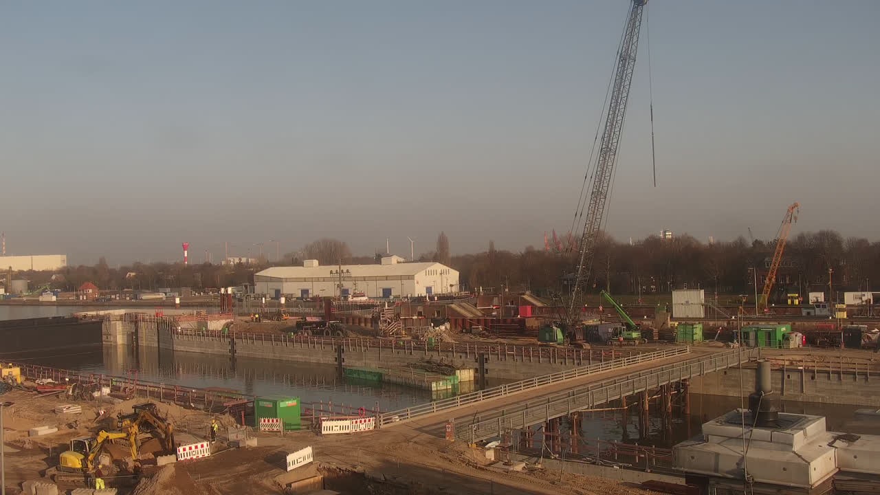Archived image Webcam Brunsbüttel: Lock chambers on the Kiel Canal