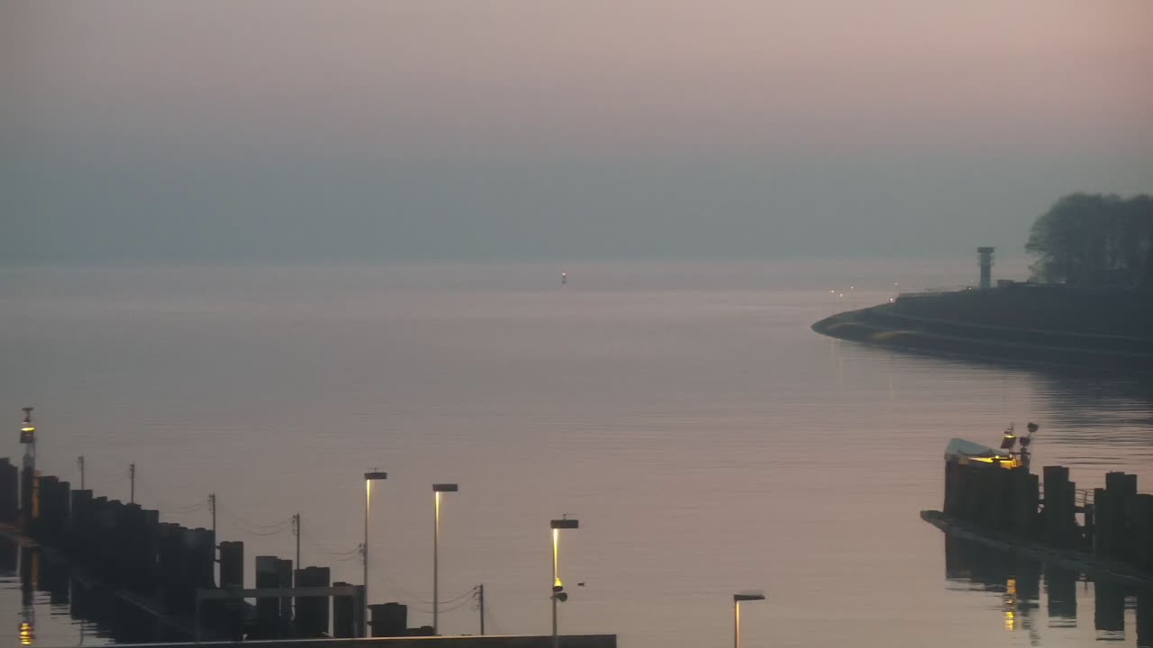 Archived image Webcam Brunsbüttel: Lock chambers on the Kiel Canal