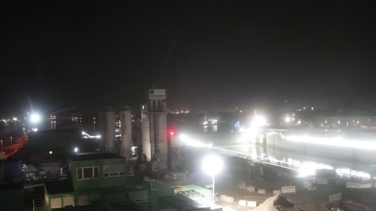 Archived image Webcam Brunsbüttel: Lock chambers on the Kiel Canal