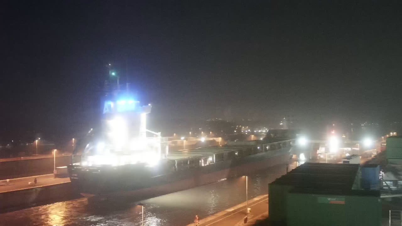 Archived image Webcam Brunsbüttel: Lock chambers on the Kiel Canal