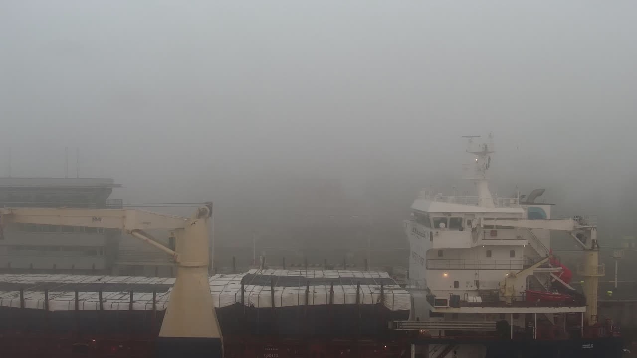 Archived image Webcam Brunsbüttel: Lock chambers on the Kiel Canal