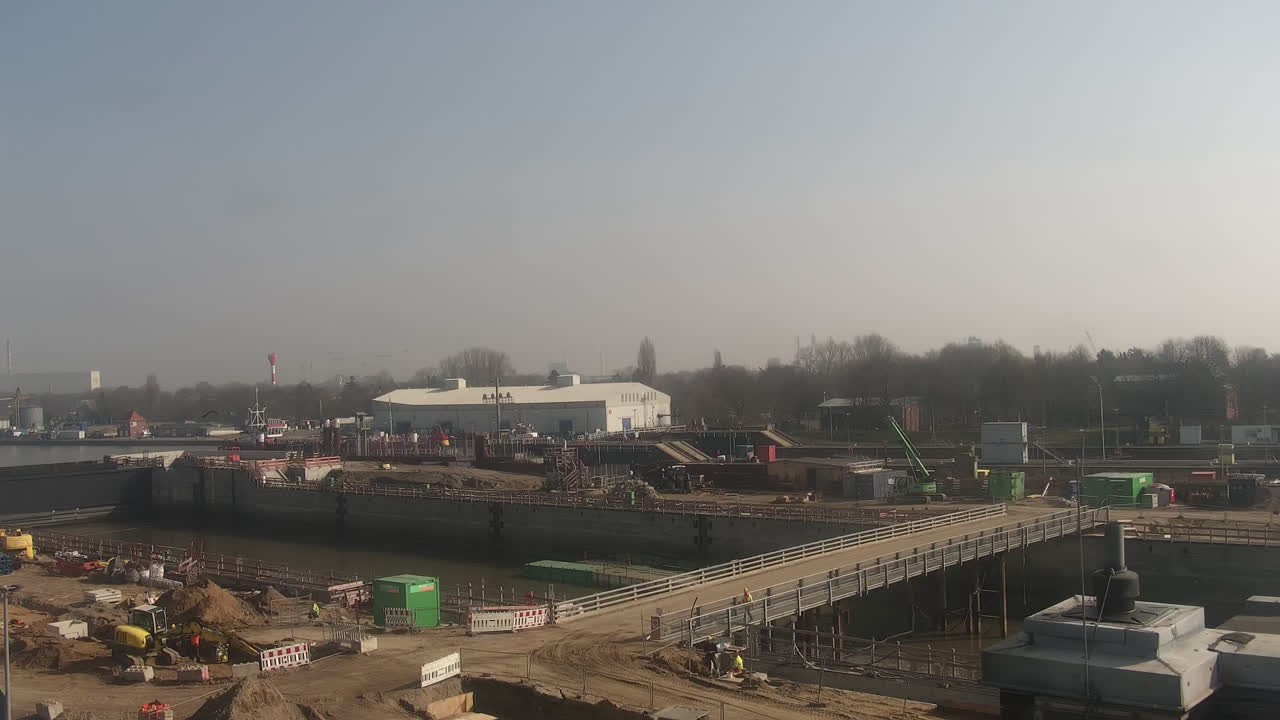 Archived image Webcam Brunsbüttel: Lock chambers on the Kiel Canal