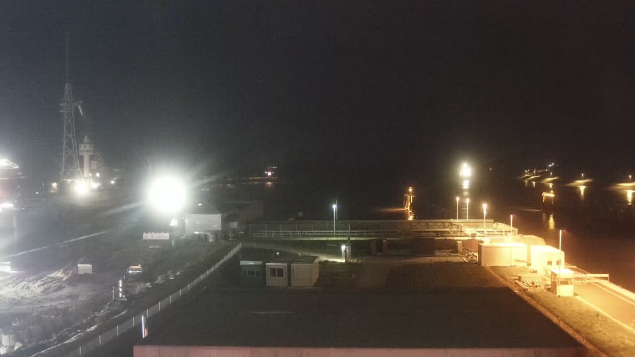 Archived image Webcam Brunsbüttel: Lock chambers on the Kiel Canal