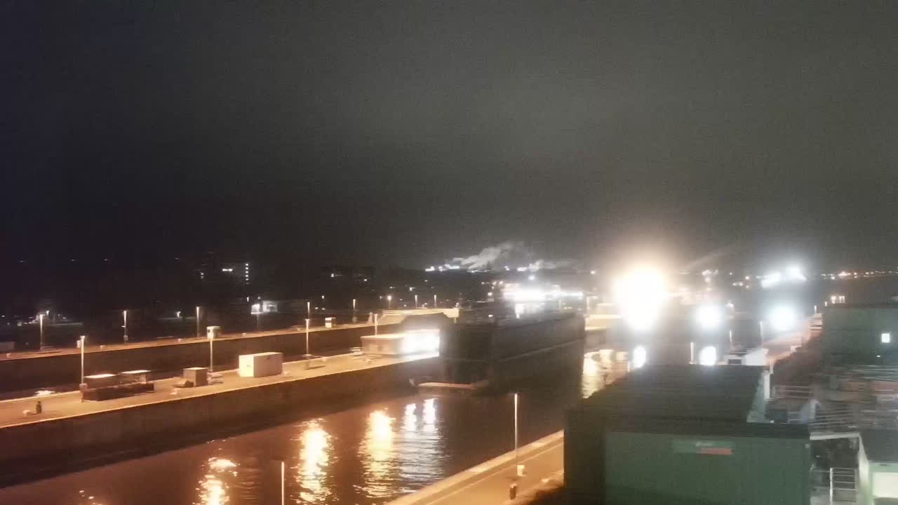 Archived image Webcam Brunsbüttel: Lock chambers on the Kiel Canal