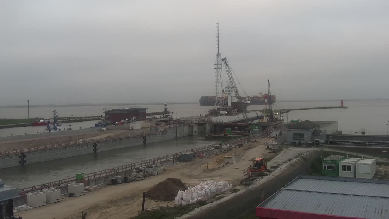 Archived image Webcam Brunsbüttel: Lock chambers on the Kiel Canal