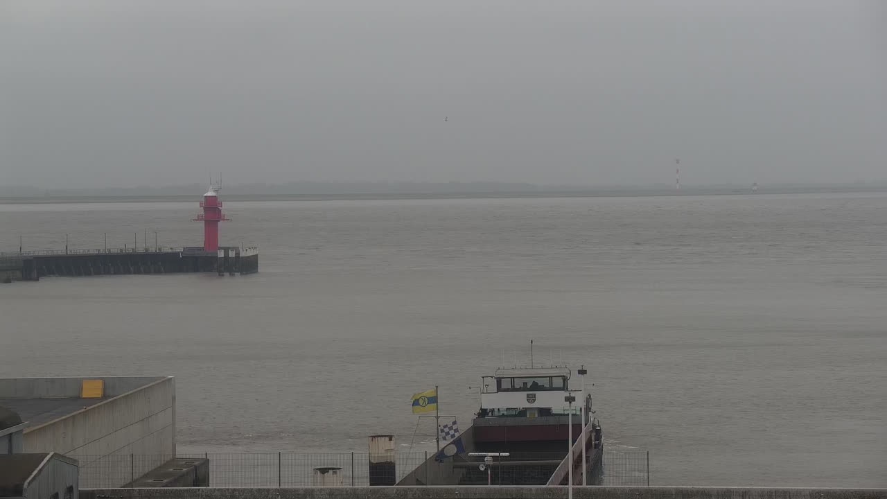 Archived image Webcam Brunsbüttel: Lock chambers on the Kiel Canal