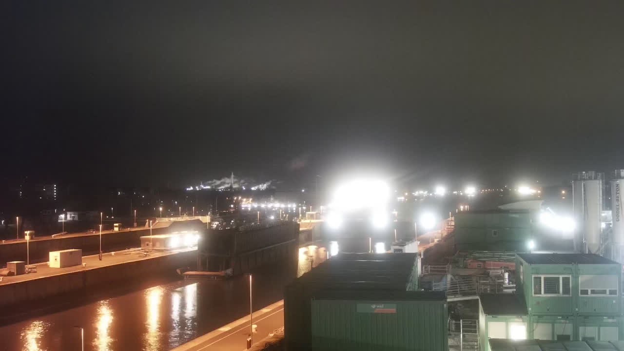 Archived image Webcam Brunsbüttel: Lock chambers on the Kiel Canal