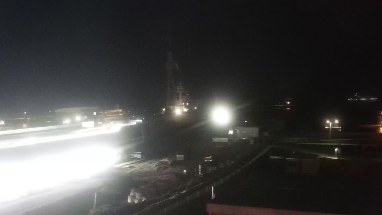 Archived image Webcam Brunsbüttel: Lock chambers on the Kiel Canal