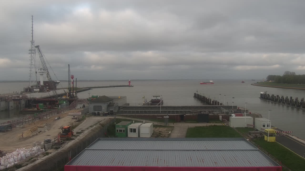 Archived image Webcam Brunsbüttel: Lock chambers on the Kiel Canal