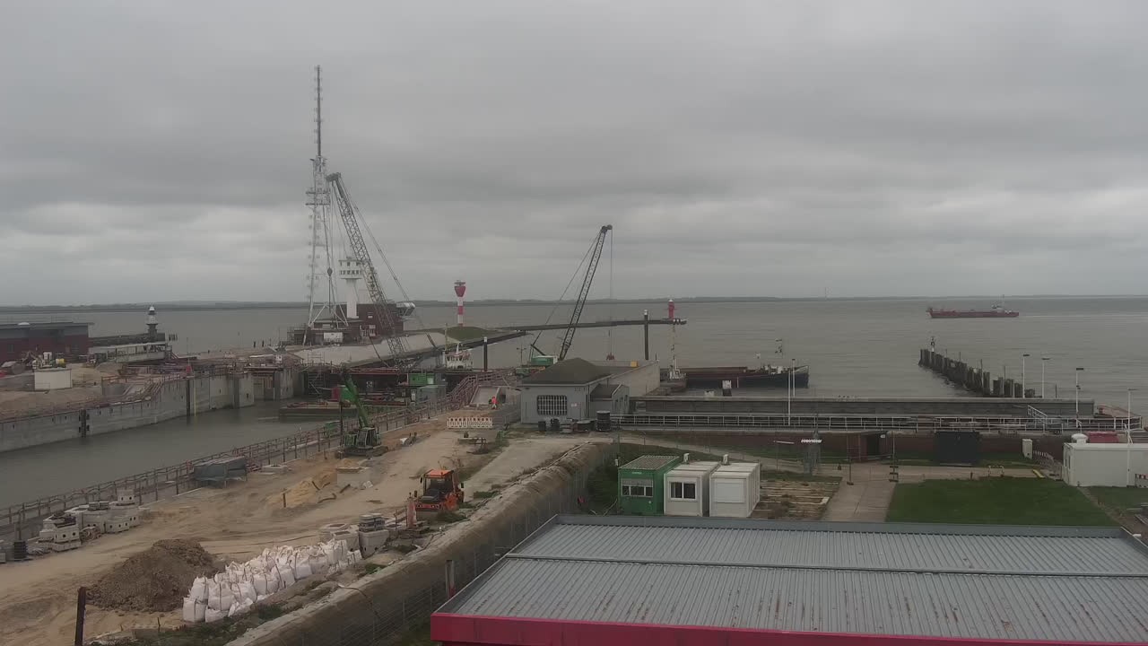 Archived image Webcam Brunsbüttel: Lock chambers on the Kiel Canal