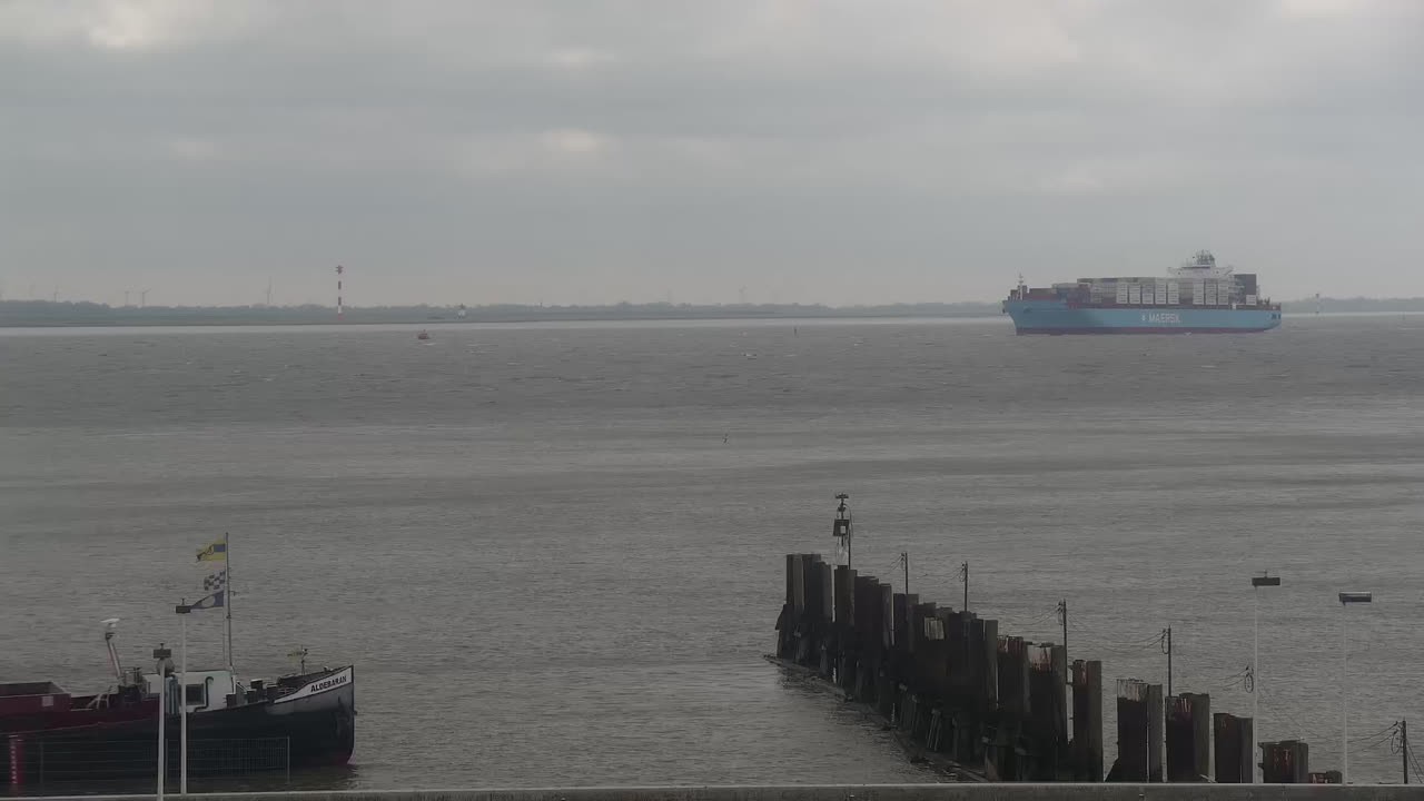 Archived image Webcam Brunsbüttel: Lock chambers on the Kiel Canal