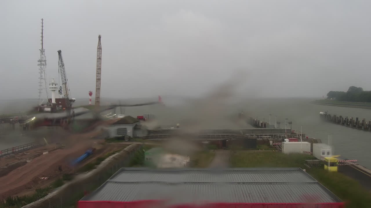Archived image Webcam Brunsbüttel: Lock chambers on the Kiel Canal