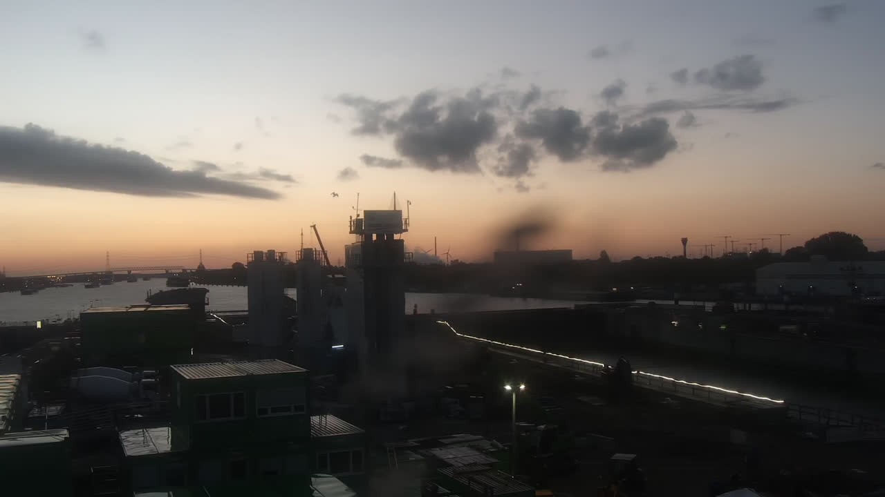 Archived image Webcam Brunsbüttel: Lock chambers on the Kiel Canal