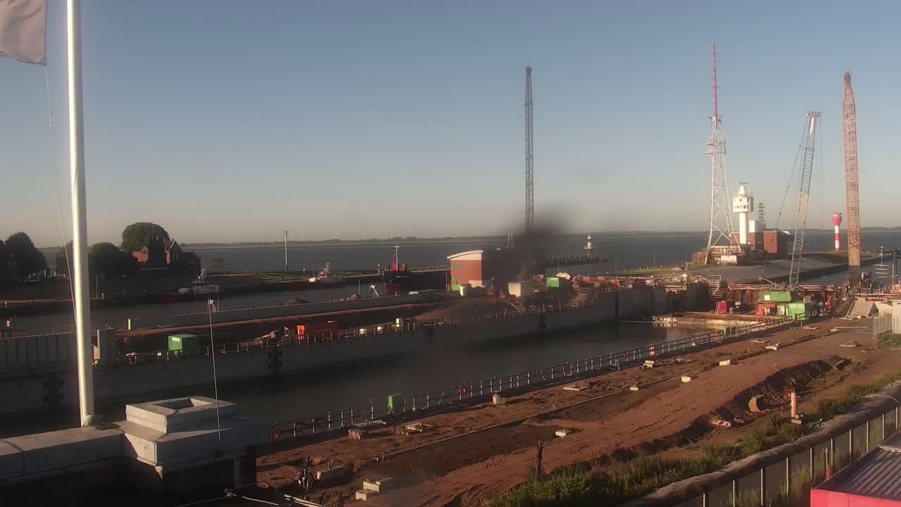 Archived image Webcam Brunsbüttel: Lock chambers on the Kiel Canal