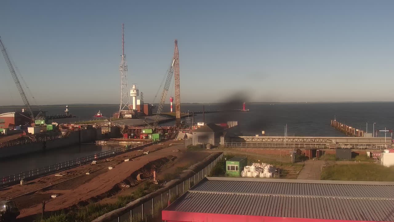 Archived image Webcam Brunsbüttel: Lock chambers on the Kiel Canal