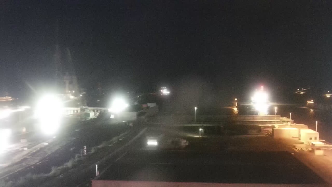 Archived image Webcam Brunsbüttel: Lock chambers on the Kiel Canal
