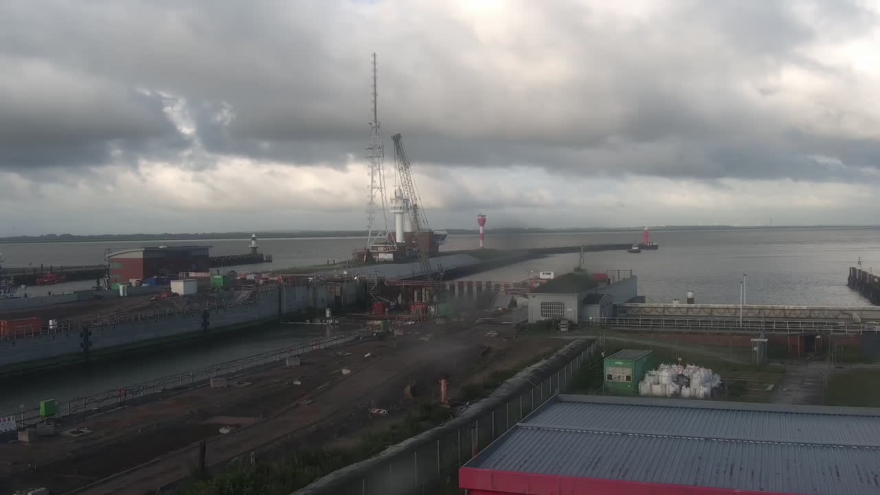 Archived image Webcam Brunsbüttel: Lock chambers on the Kiel Canal