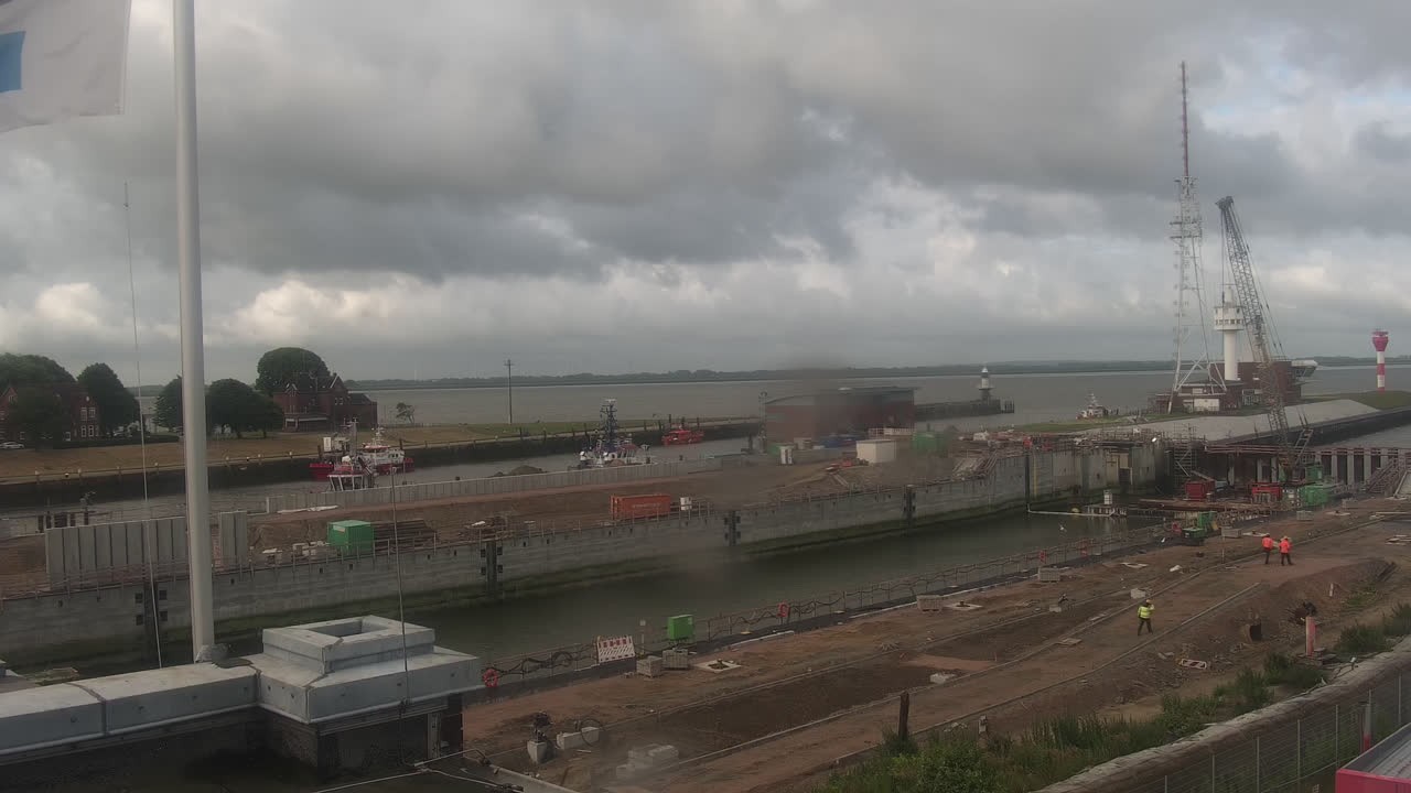 Archived image Webcam Brunsbüttel: Lock chambers on the Kiel Canal