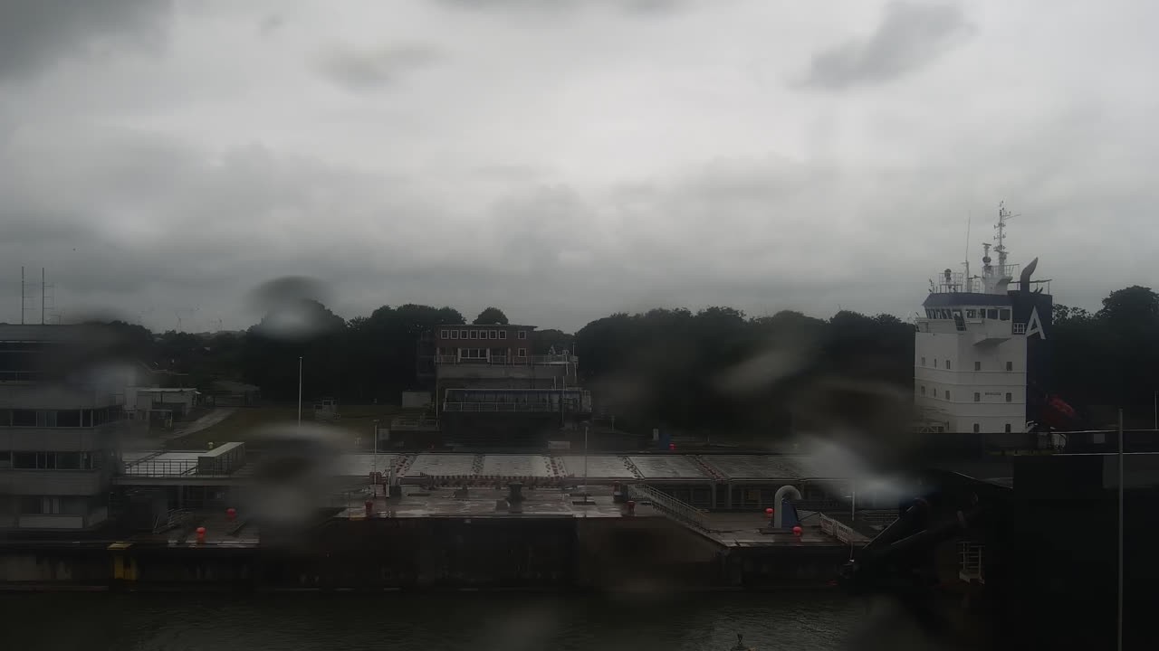 Archived image Webcam Brunsbüttel: Lock chambers on the Kiel Canal