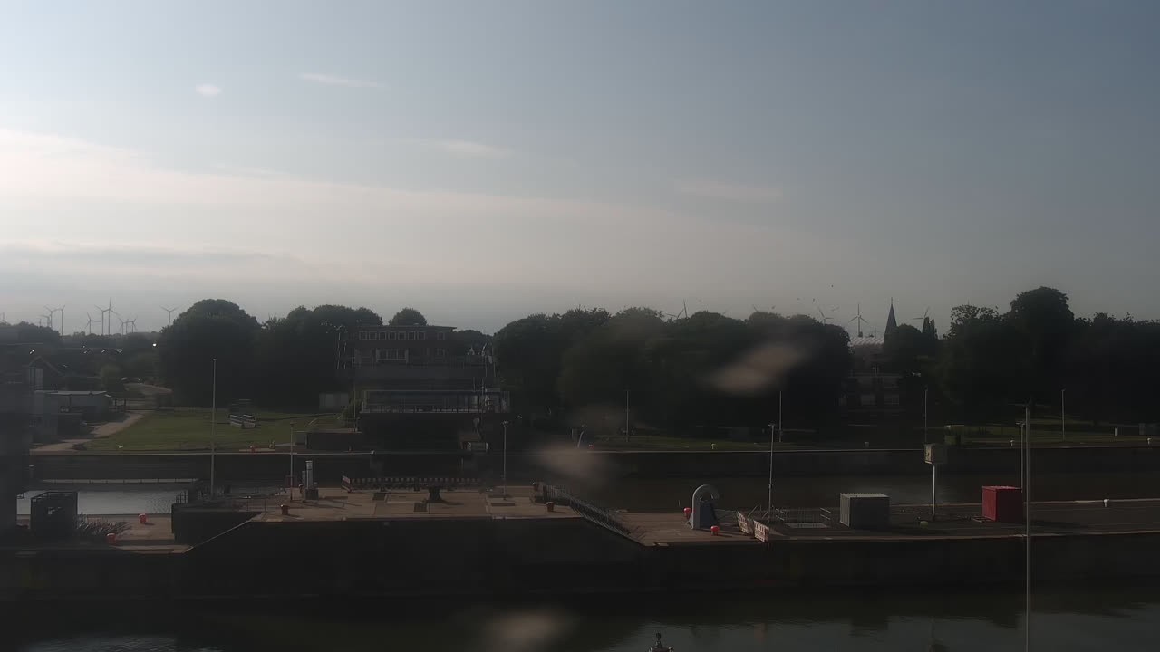 Archiv Foto Webcam Brunsbüttel: Schleusenkammern am Nord-Ostsee Kanal