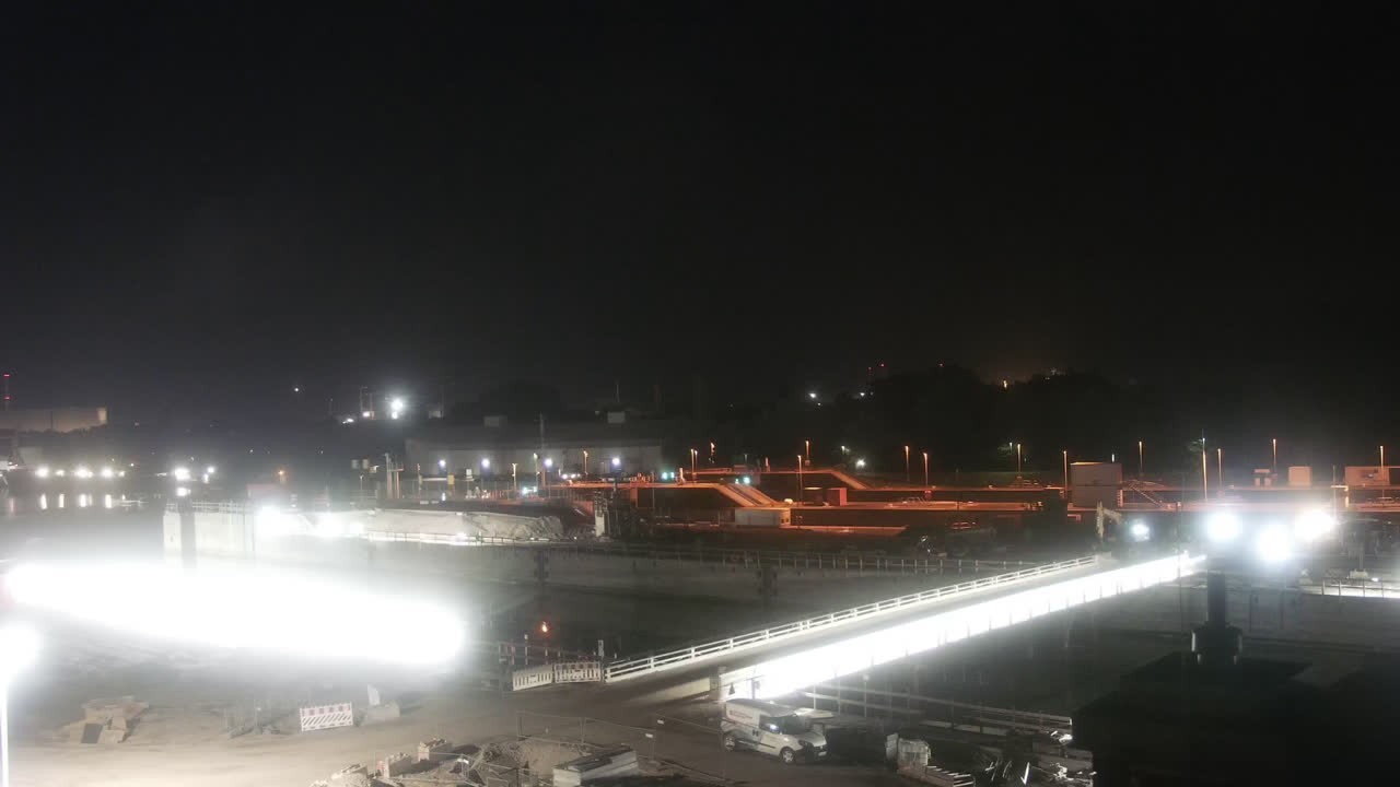 Archived image Webcam Brunsbüttel: Lock chambers on the Kiel Canal
