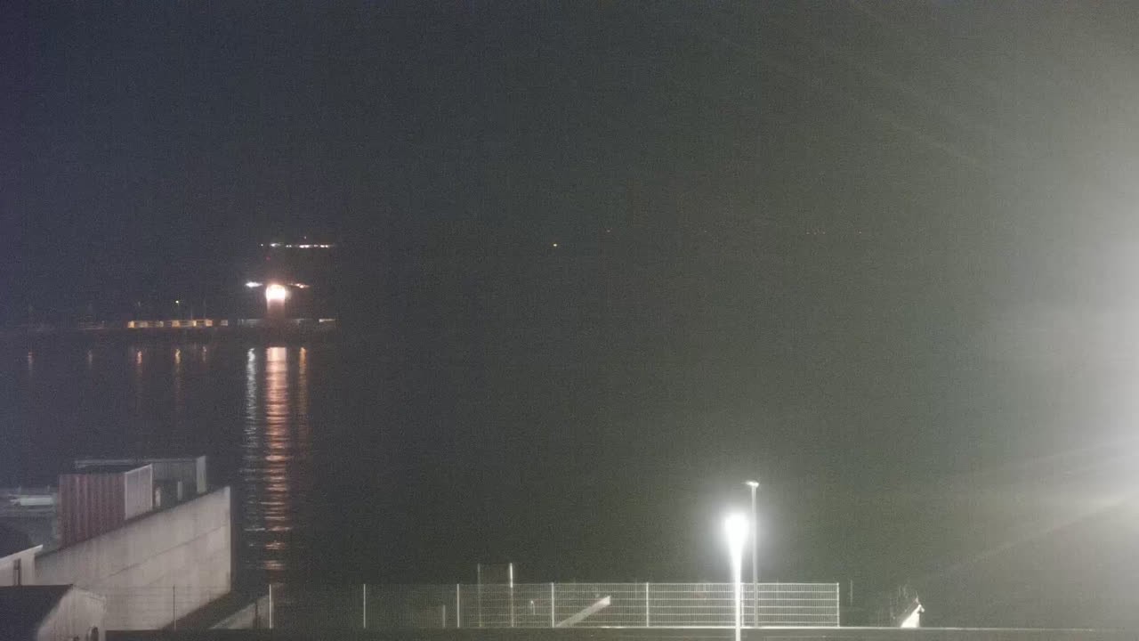 Archived image Webcam Brunsbüttel: Lock chambers on the Kiel Canal